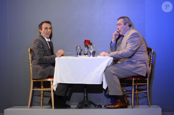 Elie Semoun et Laurent Gamelon lors du filage de la pièce "Le placard" au Théâtre des Nouveautés à Paris le 21 janvier 2014.