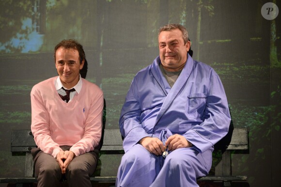 Elie Semoun et Laurent Gamelon lors du filage de la pièce "Le placard" de Francis Veber au Théâtre des Nouveautés à Paris le 21 janvier 2014.
