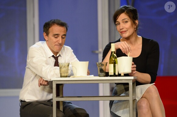 Elie Semoun et Zoe Felix lors du filage de la pièce "Le placard" au Théâtre des Nouveautés à Paris le 21 janvier 2014.