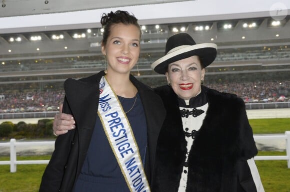 Marie-Laure Cornu (Miss Prestige National) et Geneviève de Fontenay lors du 93e Grand Prix d'Amérique à l'Hippodrome de Vincennes, le 26 janvier 2014