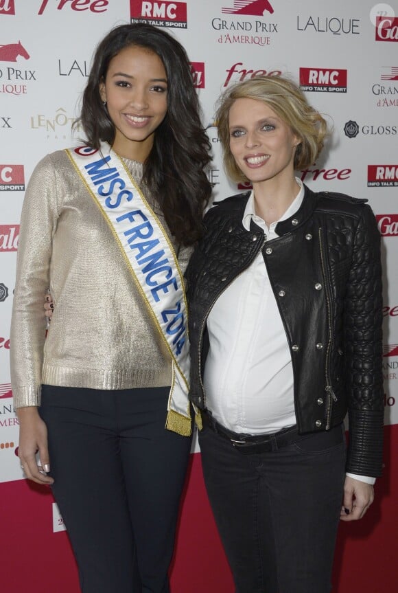 Flora Coquerel (Miss France 2014) et Sylvie Tellier enceinte lors du 93e Grand Prix d'Amérique à l'Hippodrome de Vincennes, le 26 janvier 2014