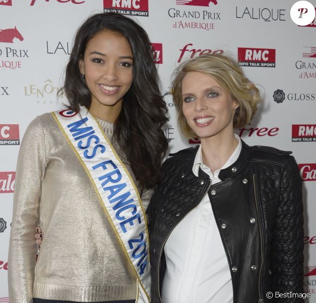 Flora Coquerel (Miss France 2014) et Sylvie Tellier enceinte lors du 93e Grand Prix d'Amérique à l'Hippodrome de Vincennes, le 26 janvier 2014