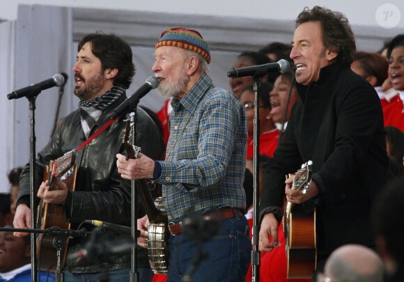 Pete Seeger au côté de son disciple Bruce Springsteen chantent pour l'investiture de Barack Obama à la Maison Blanche le 18 janvier 2009. 