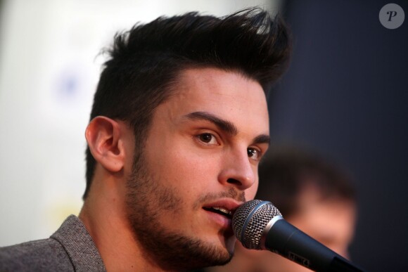 Baptiste Giabiconi a donné un concert au CHU de Lille, dans le cadre de l'opération Pièces Jaunes, le 30 janvier 2014.