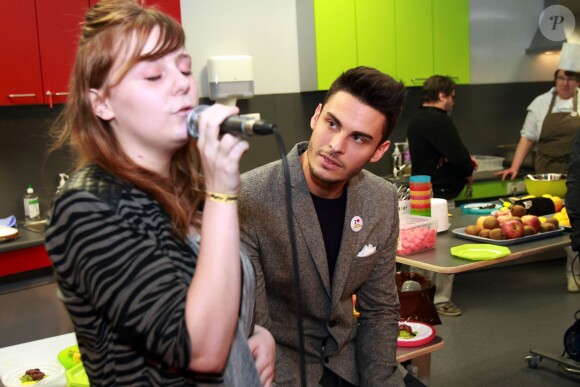 Baptiste Giabiconi a donné un concert au CHU de Lille, dans le cadre de l'opération Pièces Jaunes, le 30 janvier 2014.