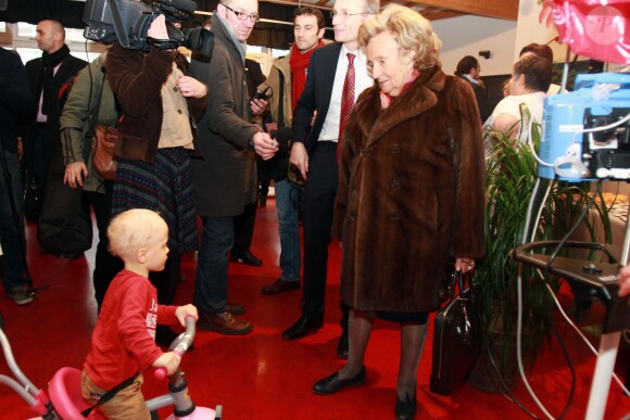 Bernadette Chirac, présidente de l'opération des Pièces jaunes, était à Lille, le 30 janvier 2014, pour remettre un chèque de 400 000 euros à la future maison familiale hospitalière (MFH). Elle y a rencontré Martine Aubry, maire de la ville.