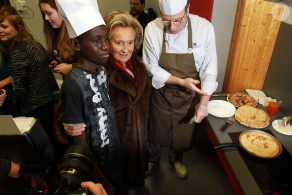 Bernadette Chirac, présidente de l'opération des Pièces jaunes, était à Lille, le 30 janvier 2014, pour remettre un chèque de 400 000 euros à la future maison familiale hospitalière (MFH). Elle y a rencontré Martine Aubry, maire de la ville.