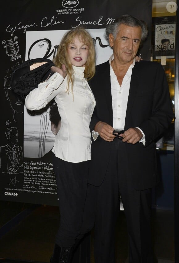 Arielle Dombasle et Bernard-Henri Lévy lors de la première du film "Opium" au cinéma Le Saint-Germain-des-Près à Paris, le 27 septembre 2013.