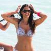 La bombe italienne Claudia Romani profite d'une après-midi plage à Miami avec des amis. Le 1er février 2014.