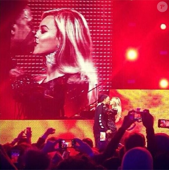 Beyoncé a rejoint son mari Jay Z sur scène lors de son show à la soirée DirecTV pour interpréter Drunk in Love. New York, le 1er février 2014.