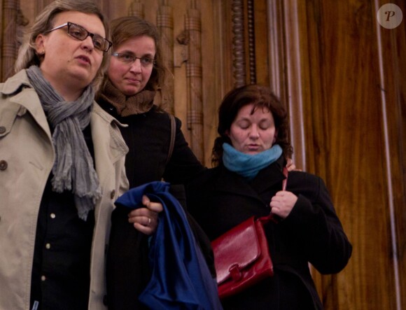 Stéphanie Carrouget et Karine Pomares à la sortie du premier procès de Régis de Camaret, au palais de justice de Lyon, le 23 novembre 2012