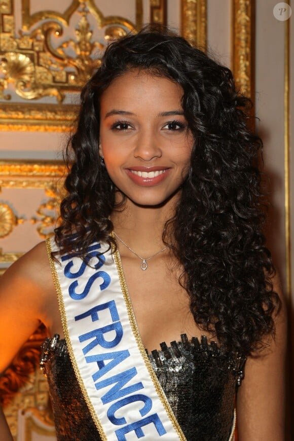 Flora Coquerel (Miss France 2014) lors du dîner de gala au profit de la Fondation AVEC au Château de Versailles, le 3 février 2014.