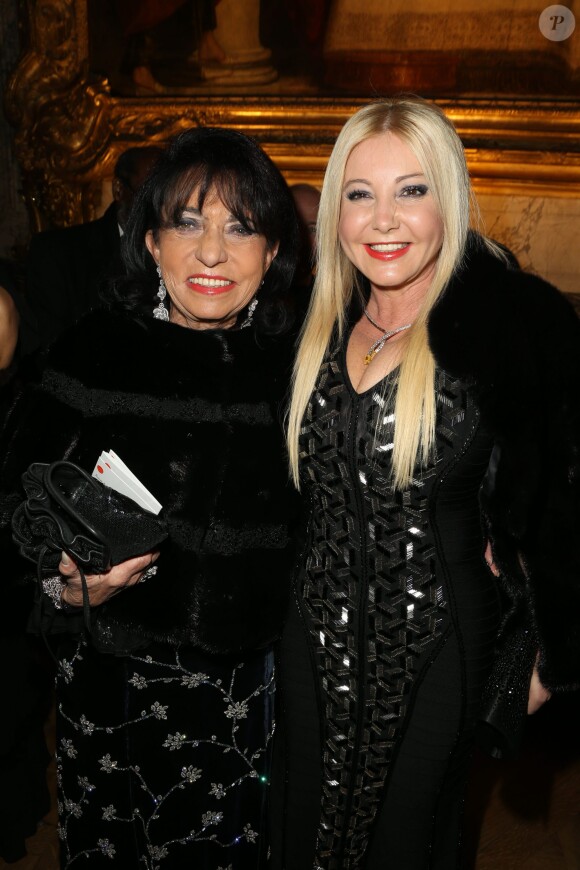 Regine Sixt et Lady Monica Bacardi lors du dîner de gala au profit de la Fondation AVEC au Château de Versailles, le 3 février 2014.