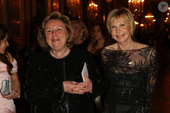 Maryvonne Pinault et Marie-Christiane Marek lors du dîner de gala au profit de la Fondation AVEC au Château de Versailles, le 3 février 2014.