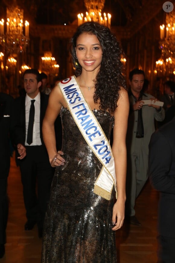 Flora Coquerel (Miss France 2014) lors du dîner de gala au profit de la Fondation AVEC au Château de Versailles, le 3 février 2014.