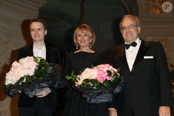 Alexandre Tharaud, Ève Ruggiéri et le professeur David Khayat lors du dîner de gala au profit de la Fondation AVEC au Château de Versailles, le 3 février 2014.