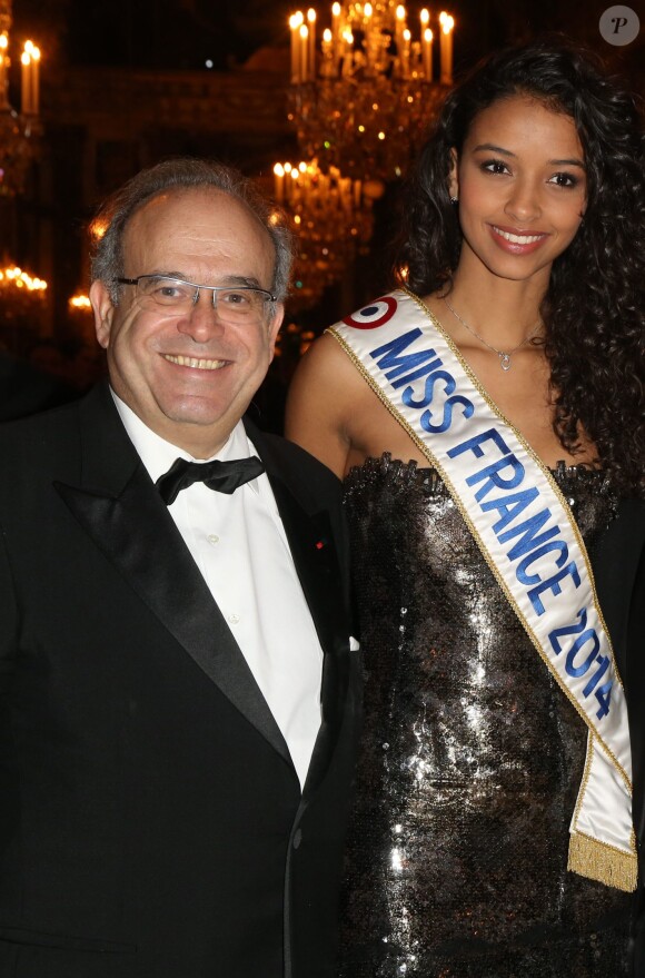 Le professeur David Khayat et Flora Coquerel (Miss France 2014) lors du dîner de gala au profit de la Fondation AVEC au Château de Versailles, le 3 février 2014.