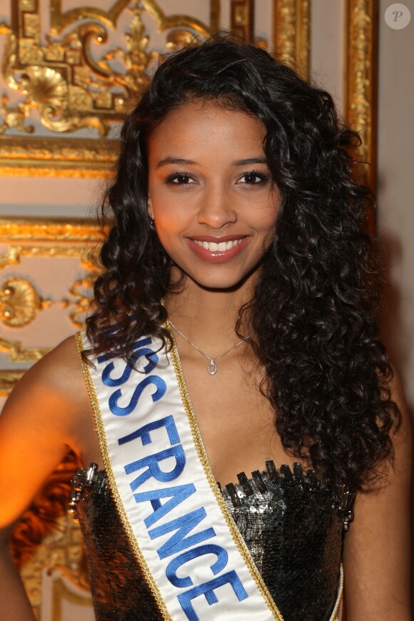 Flora Coquerel (Miss France 2014) lors du dîner de gala au profit de la Fondation AVEC au Château de Versailles, le 3 février 2014.
