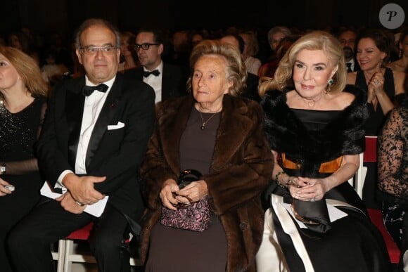 Le professeur David Khayat, Bernadette Chirac et Marianna Vardinoyannis lors du dîner de gala au profit de la Fondation AVEC au Château de Versailles, le 3 février 2014.