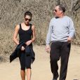 Lea Michele va faire une randonnée avec ses parents Marc et Edith au Runyon Canyon à Los Angeles, le 3 février 2014.