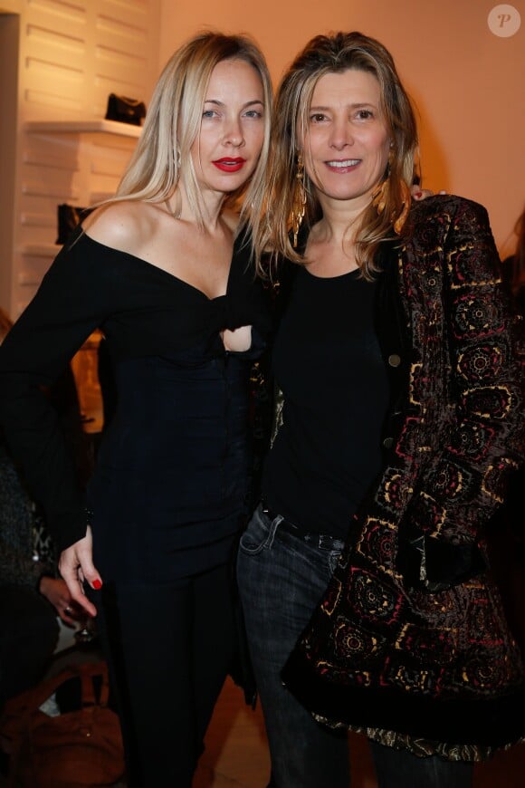 Mélonie Foster Hennessy et Isabelle de Séjournet lors de la soirée organisée par la Maison Roger Vivier célèbrant la sortie du livre "Le Paris du Tout-Paris" d'Alexandra Senes à Paris, le 4 février 2014.