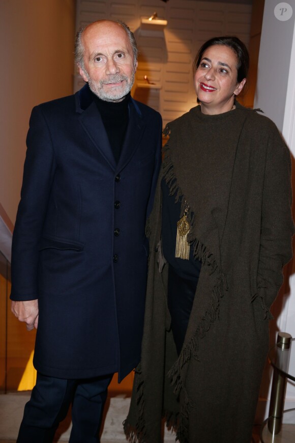 Le journaliste Erik Emptaz et India Mahdavi lors de la soirée organisée par la Maison Roger Vivier célèbrant la sortie du livre "Le Paris du Tout-Paris" d'Alexandra Senes à Paris, le 4 février 2014.