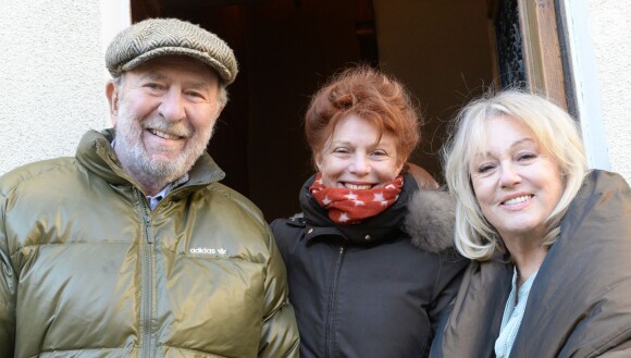 Exclusif - Jean-Pierre Marielle, sa femme Agathe Natanson et Mylène Demongeot sur le tournage du téléfilm "Des roses en hiver", à Paris, le 16 décembre 2013. Prochainement sur France 2.