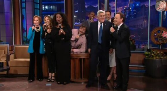 Jay Leno entouré de ses invités sur le plateau de la dernière émission de The Tongith Show, le 6 février 2014.