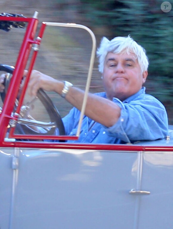 Exclusif - Jay Leno conduit sa vieille voiture à Beverly Hills, le 29 septembre 2013.