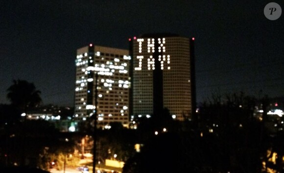 NBC a fait illuminer son building à Los Angeles pour saluer le départ de Jay Leno.