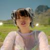 Image extraite du clip de Lily Allen - Air Balloon - réalisé par That Go. Février 2014.