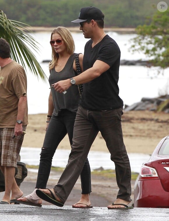 LeAnn Rimes et son mari Eddie Cibrian vont déjeuner à Hawaï, le 4 février 2014.
