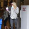 LeAnn Rimes, le pied bandé à Hawaï, février 2014.