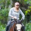 LeAnn Rimes et Eddie Cibrian en promenade à cheval à Oahu, Hawai, le 4 février 2014.