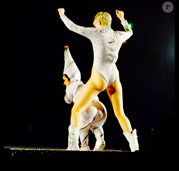 Miley Cyrus en pleines répétitions pour sa grande tournée, Bangerz Tour, prévue pour débuter le 14 février 2014.
