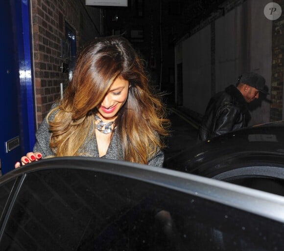 Nicole Scherzinger avait le sourire à la sortie d'un studio de West London à Londres, le 7 février 2014, où était venu la chercher Lewis Hamilton