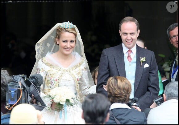 Le prince Jean d'Orléans et la princesse Philomena lors de leur mariage religieux à Senlis le 2 mai 2009
