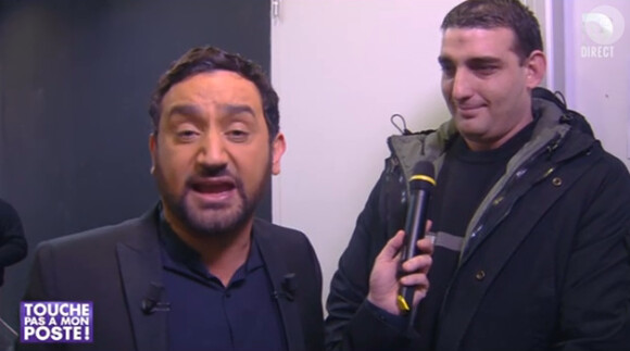 Cyril Hanouna et ses chroniqueurs font la chenille sur le plateau de Tirs croisés sur i>Télé le jeudi 13 février 2014 sur D8