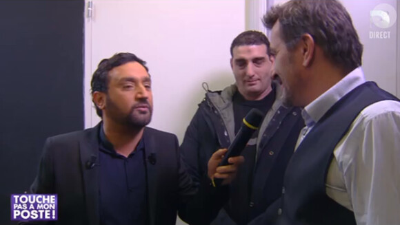 Cyril Hanouna et ses chroniqueurs font la chenille sur le plateau de Tirs croisés sur i>Télé le jeudi 13 février 2014 sur D8