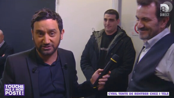 Cyril Hanouna et ses chroniqueurs font la chenille sur le plateau de Tirs croisés sur i>Télé le jeudi 13 février 2014 sur D8
