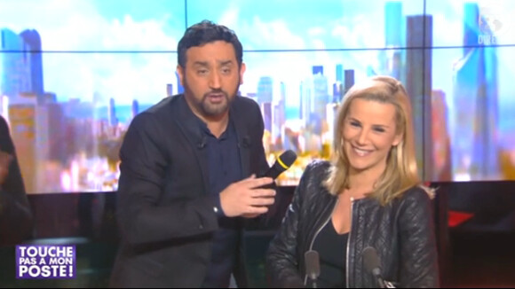 Cyril Hanouna et ses chroniqueurs font la chenille sur le plateau de Tirs croisés sur i>Télé le jeudi 13 février 2014 sur D8