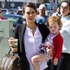 Jessica Alba fait du shopping avec sa fille Haven Warren à West Hollywood, le 14 février 2014 après s'être rendue chez Urth Café.