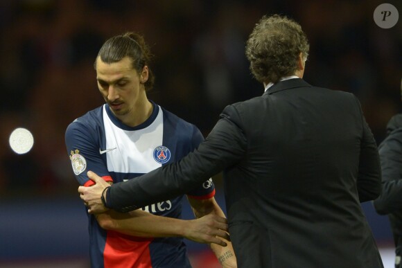 Zlatan Ibrahimovic avec son coach Laurent Blanc pendant le match opposant le Paris-St-Germain à Valenciennes au Parc des Princes, Paris, le 14 février 2014.