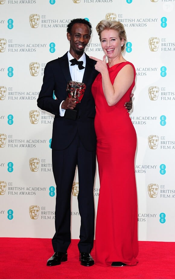 Barkhad Abdi, avec Emma Thompson, récompensé comme meilleur second rôle pour Capitaine Phillips, lors des BAFTA le 16 février 2014 à Londres.