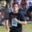 Josh Hopkins participe au Nautica South Beach Triathlon à Miami, le 7 avril 2013.