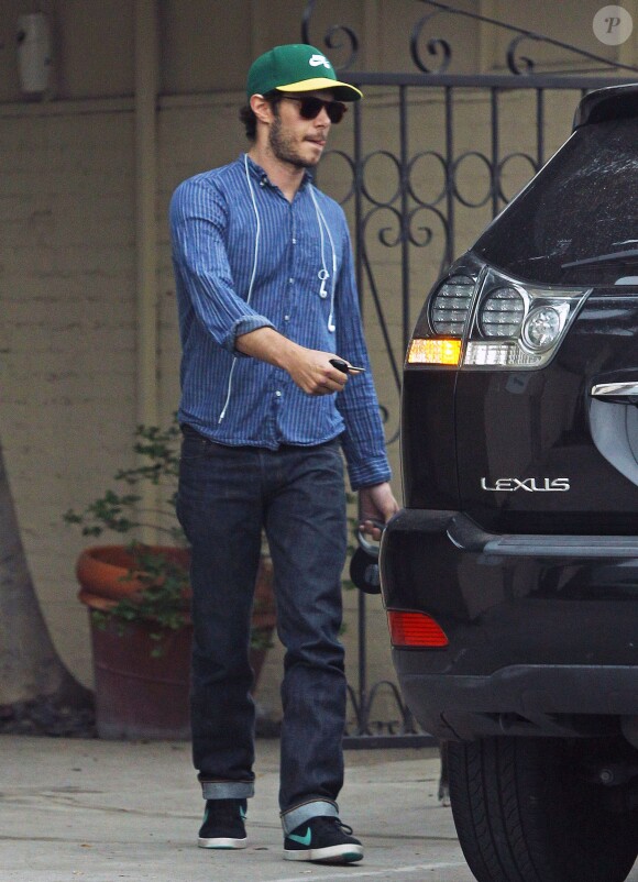 Adam Brody emmène son chien chez le vétérinaire à Studio City, le 18 février 2014.