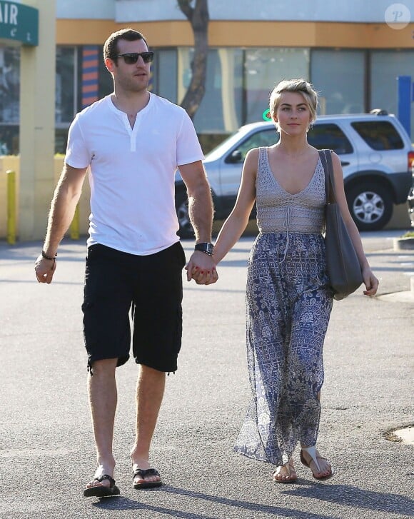 Julianne Hough et son nouveau petit ami Brooks Laich à West Hollywood, le 17 février 2014.