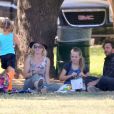 Exclusif - Jennie Garth avec ses filles et son nouveau compagnon Michael Shimbo à Los Angeles. Le 8 septembre 2013.
