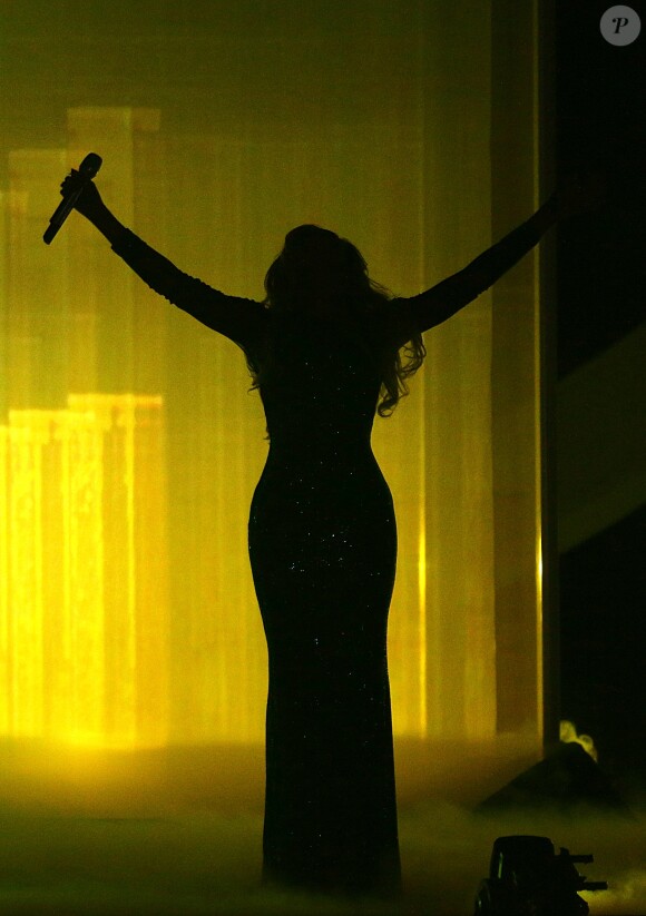 Beyoncé interprète XO sur la scène de l'O2 Arena, lors des Brit Awards 2014. Londres, le 19 février 2014.