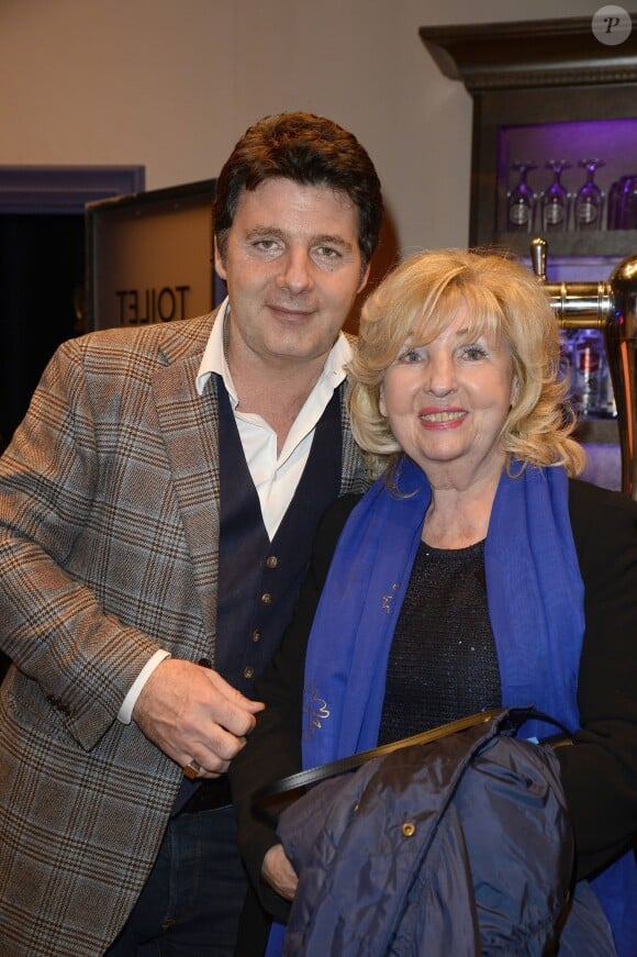 Philippe Lellouche et sa mère lors de la générale de la pièce "L'Appel de Londres" au Théâtre du Gymnase à Paris, le 19 février 2014